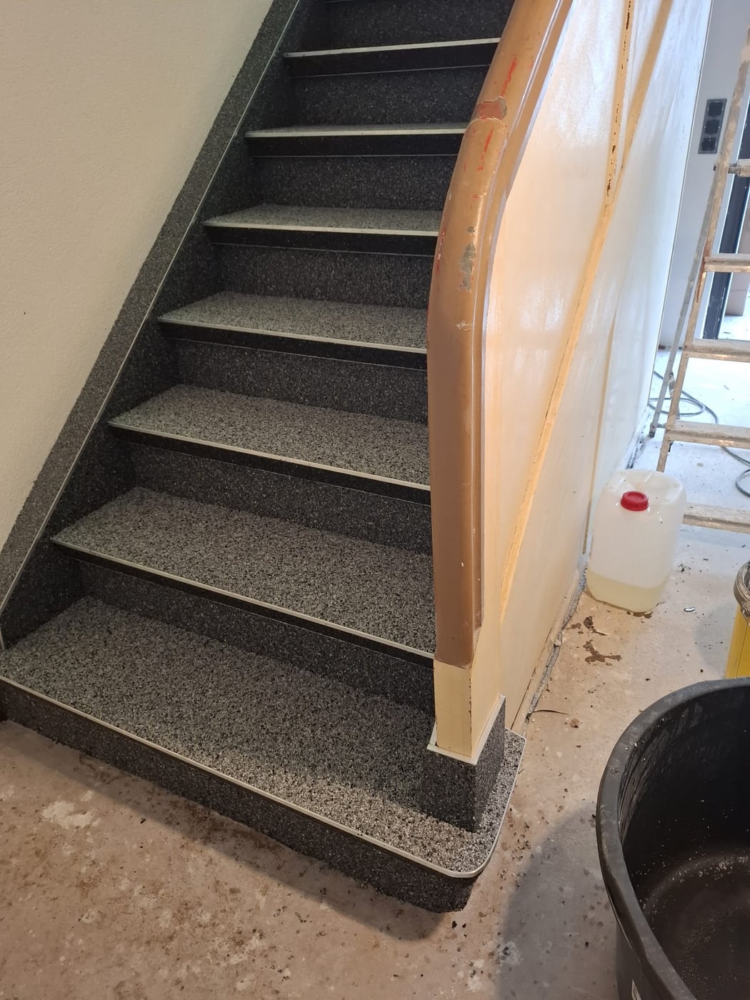Steinteppich — Fugenlos, rutschfest, für Treppe, Balkon und Boden